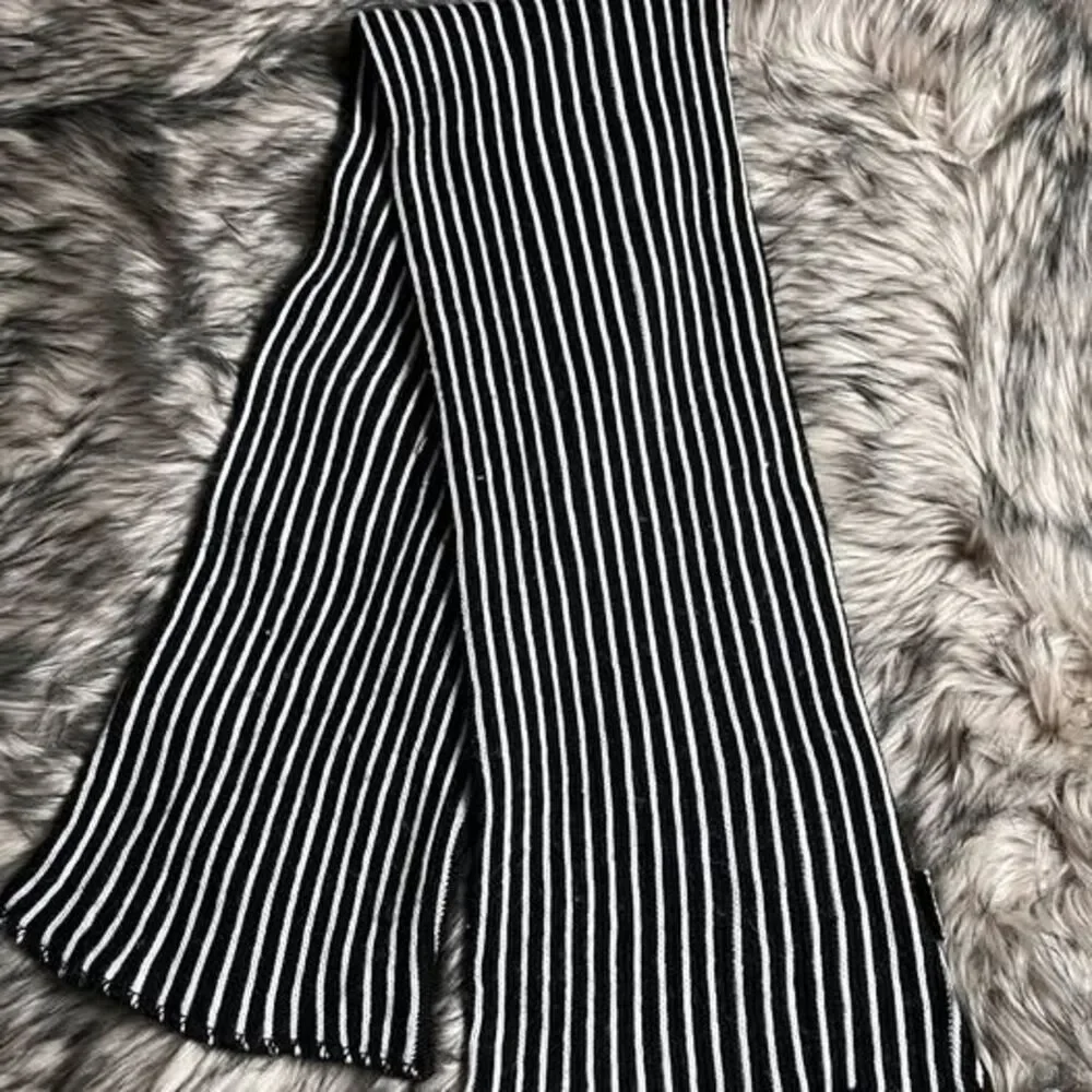 Disney knit black
